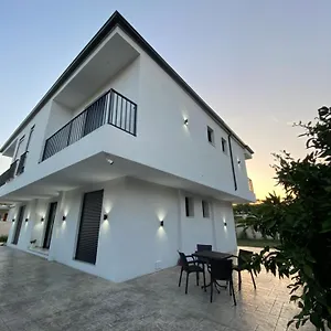Papa-berat Hotel Berat